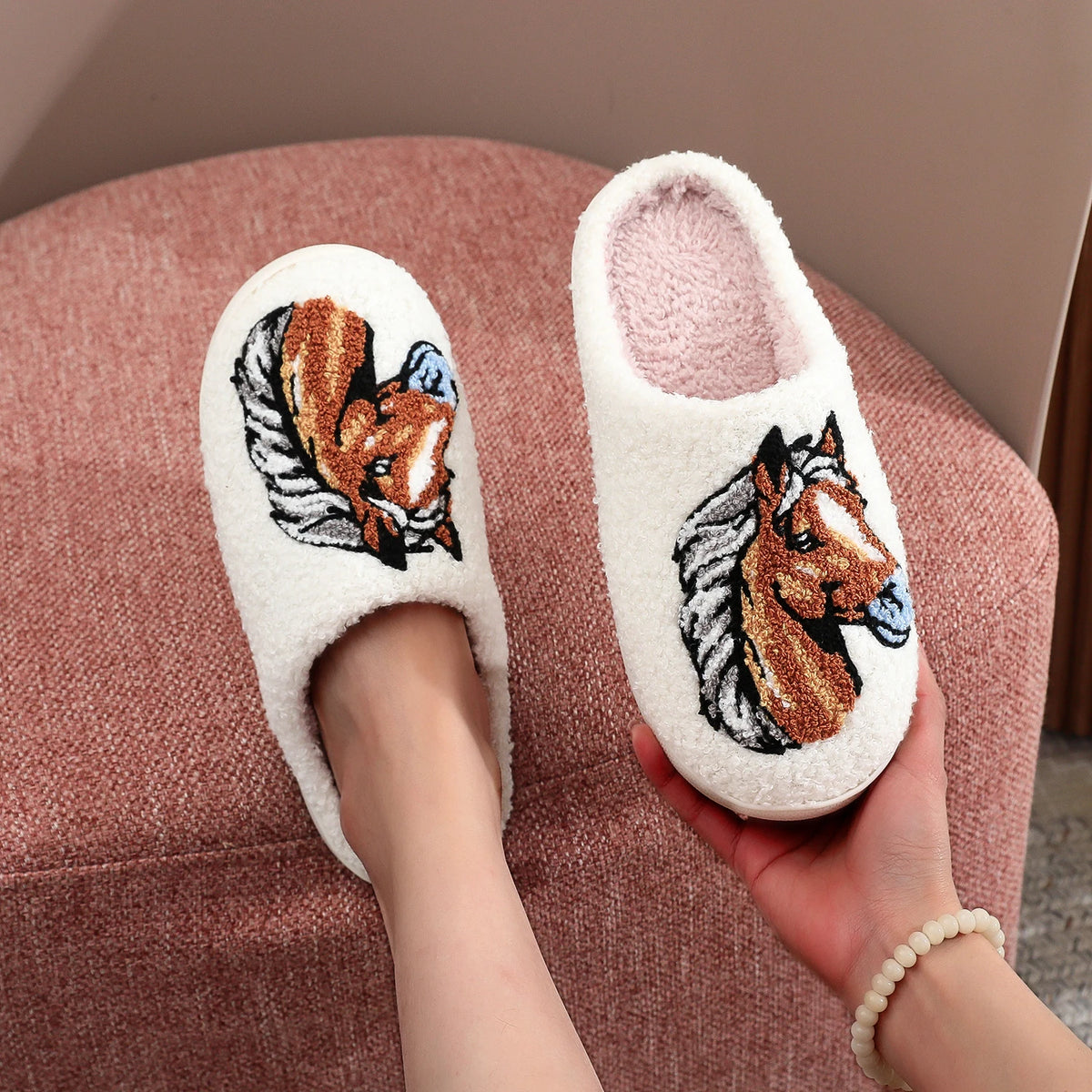Pantufa de Pelúcia Design Cavalo