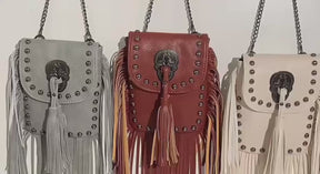 Bolsa Transversal Feminina com Franjas e Rebites